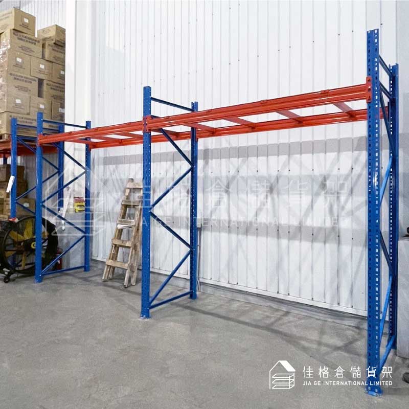 塑膠射出廠挑高廠房重型倉儲貨架側視安裝實景 塑膠射出廠挑高廠房重型倉儲貨架側視安裝實景