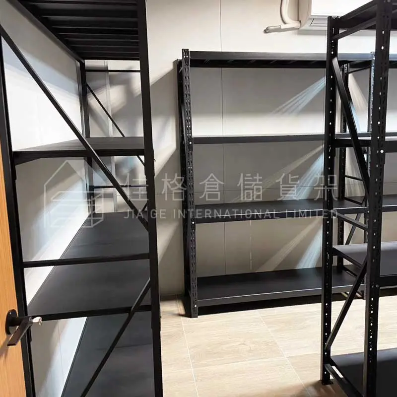 靠牆模組化輕型貨架排架與庫房通道預留配置實景-佳格倉儲貨架 靠牆模組化輕型貨架排架與庫房通道預留配置實景-佳格倉儲貨架