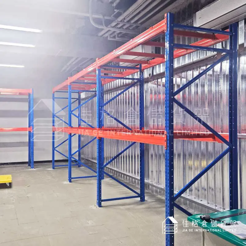 前瞻材料庫房側向透視視角棧板型貨架連排貼壁完工照-佳格倉儲貨架 前瞻材料庫房側向透視視角棧板型貨架連排貼壁完工照-佳格倉儲貨架
